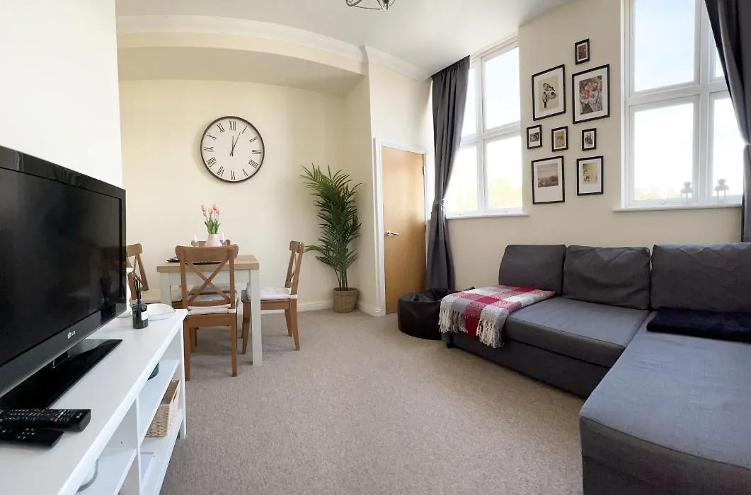 Cosy Town Centre Apartment Close To Beach-1